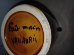 Vallauris   pichet signè fait mains, Antiquités & Art, Enlèvement ou Envoi