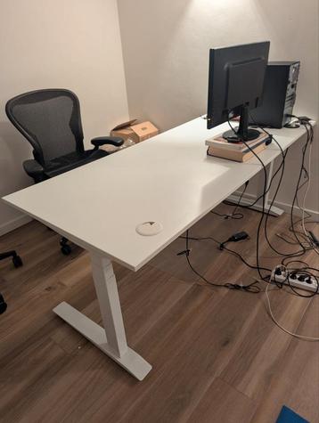Fully Jarvis bureau debout beschikbaar voor biedingen