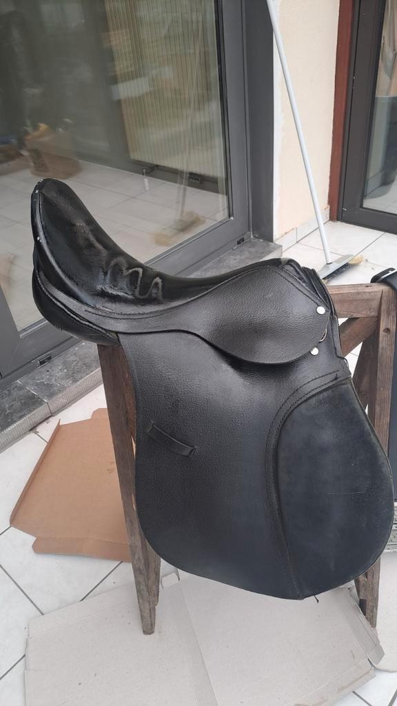 Veelzijdigheidszadel, Dieren en Toebehoren, Paarden en Pony's | Hoofdstellen en Tuigage, Zo goed als nieuw, Dressuur, Ophalen of Verzenden