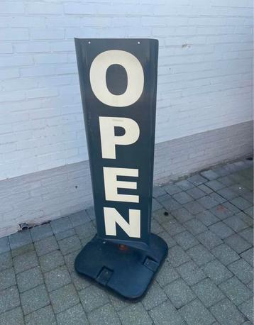 Draaibord open beschikbaar voor biedingen