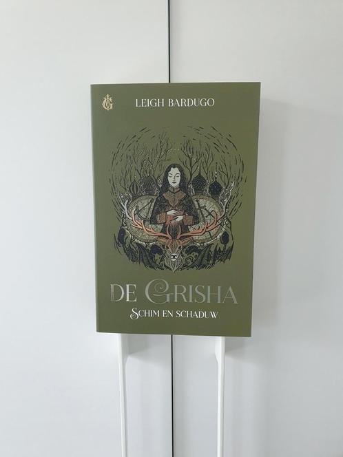 Leigh Bardugo - De Grisha. Schim en schaduw, Boeken, Fantasy, Zo goed als nieuw, Ophalen of Verzenden