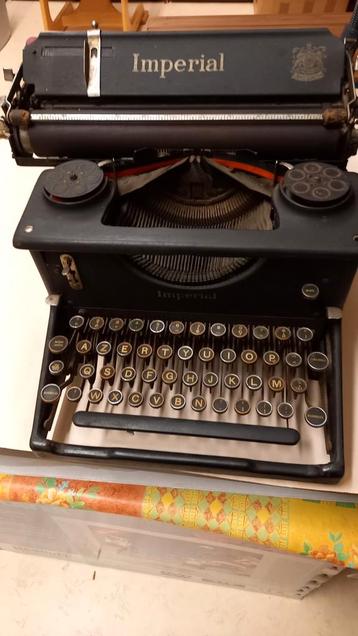 Vintage Engelse schrijfmachine van rond 1950 beschikbaar voor biedingen