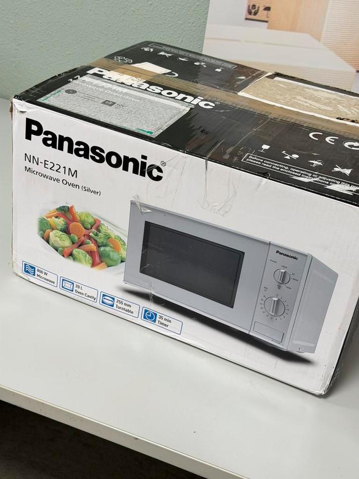 Micro-ondes Panasonic NN-E221M de 20L 800W Nouveau autonome, Electroménager, Micro-ondes, Neuf, Autoportant, Moins de 45 cm, Plaque tournante