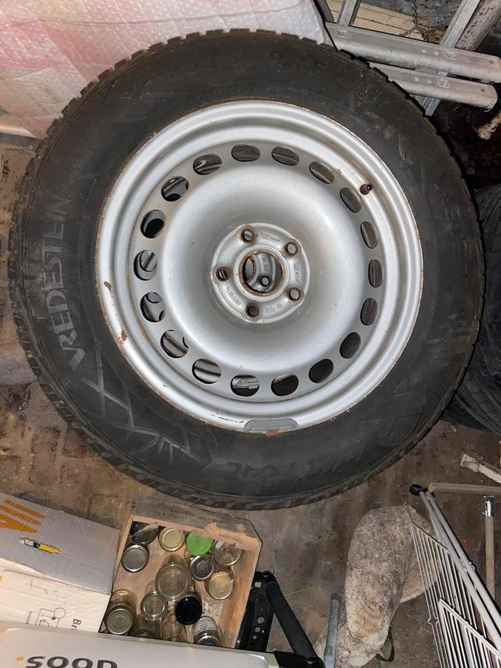 jeu de pneu d'hiver sur jantes 205/60 R 16, Autos : Pièces & Accessoires, Pneus & Jantes, Jante(s), Pneus hiver, 16 pouces, 205 mm