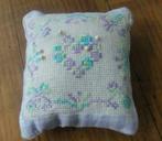 Geborduurd speldenkussen / geurzakje, hartje, Valentijnsdag, Hobby en Vrije tijd, Borduren en Borduurmachines, Patroon, Gebruikt