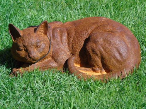 un chat coucher en fonte pat rouillé ..., Jardin & Terrasse, Décoration murale de jardin, Neuf, Enlèvement