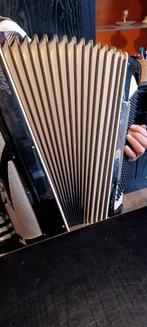 Accordeon (se trouve  à FOREST  Bxl), Muziek en Instrumenten, Accordeons, Overige formaten, Toetsaccordeon, Zo goed als nieuw