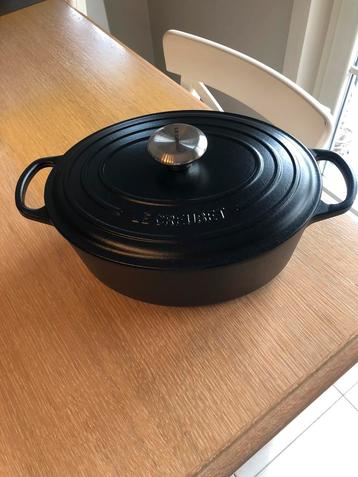 Le creuset ovalen kookpot. 4,1L - 27 cm. Nieuwstaat beschikbaar voor biedingen