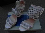 Prachtige damesschoenen met open hiel en hoge hak maat 37,5, Kleding | Dames, Schoenen, Ophalen, Zo goed als nieuw, Beige, Lage of Enkellaarzen