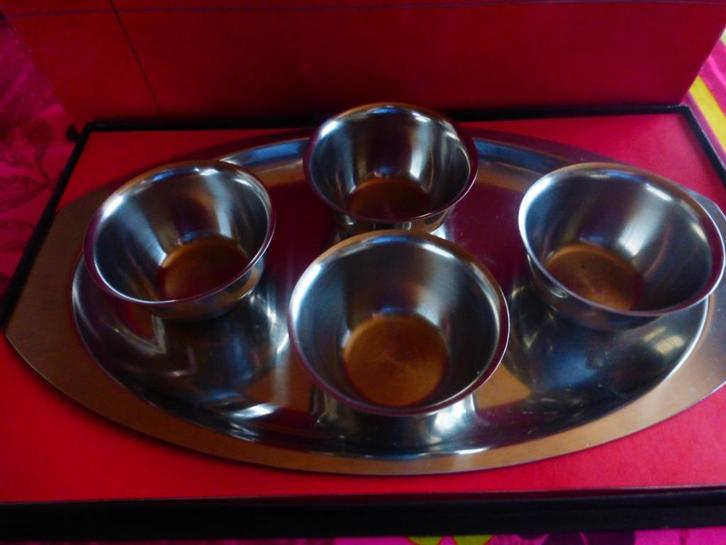 Ovale schaal + 4 roestvrijstalen schalen, Huis en Inrichting, Keuken | Servies, Nieuw, Kom(men), Ophalen of Verzenden