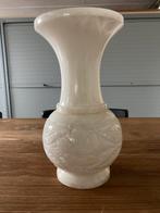 Alabaster vaas, Ophalen