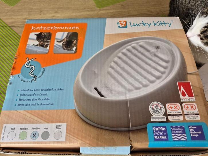 drinkfontein Lucky - Kitty, Dieren en Toebehoren, Kattenvoerbakken en Drinkbakken, Zo goed als nieuw, Ophalen of Verzenden