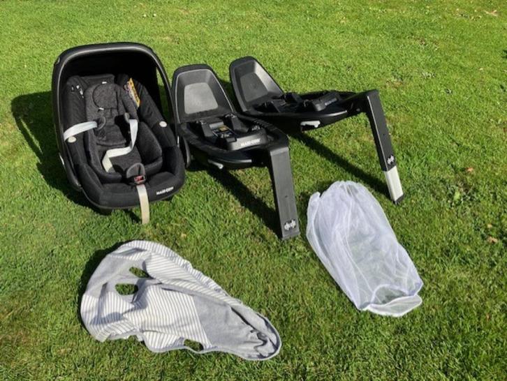Maxi-Cosi Pebble Pro i-size en 2 IsoFis FamilyFix 2-bases, Kinderen en Baby's, Autostoeltjes, Gebruikt, Maxi-Cosi, 0 t/m 10 kg
