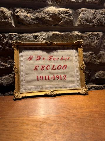Antiek merklapje 1911–1912 – geborduurd in Eeklo beschikbaar voor biedingen