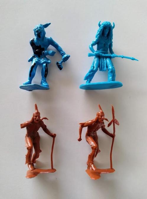 Vintage lot 4x Eénkleurige Indianen - 2 blauwe en 2 bruine, Verzamelen, Poppetjes en Figuurtjes, Gebruikt, Ophalen of Verzenden
