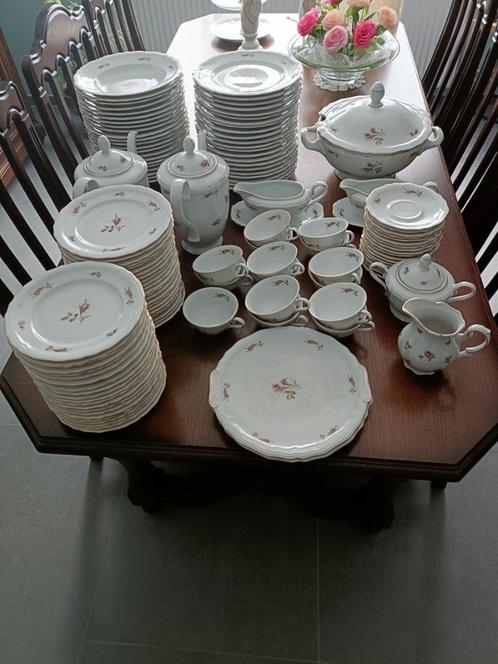 Servies met Rozen motief, Huis en Inrichting, Keuken | Servies, Zo goed als nieuw, Overige typen, Overige stijlen, Porselein, Ophalen of Verzenden