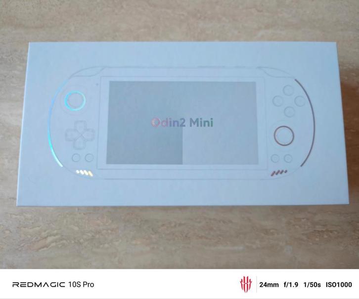 Ayn Odin mini 2, Consoles de jeu & Jeux vidéo, Consoles de jeu | Autre, Comme neuf, Enlèvement ou Envoi