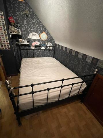 Tweepersoonsbed 200x140 beschikbaar voor biedingen