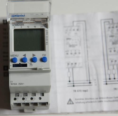 Horloge programmable digitale avec programme hebdomadaire Th, Huis en Inrichting, Woonaccessoires | Klokken, Gebruikt, Overige typen