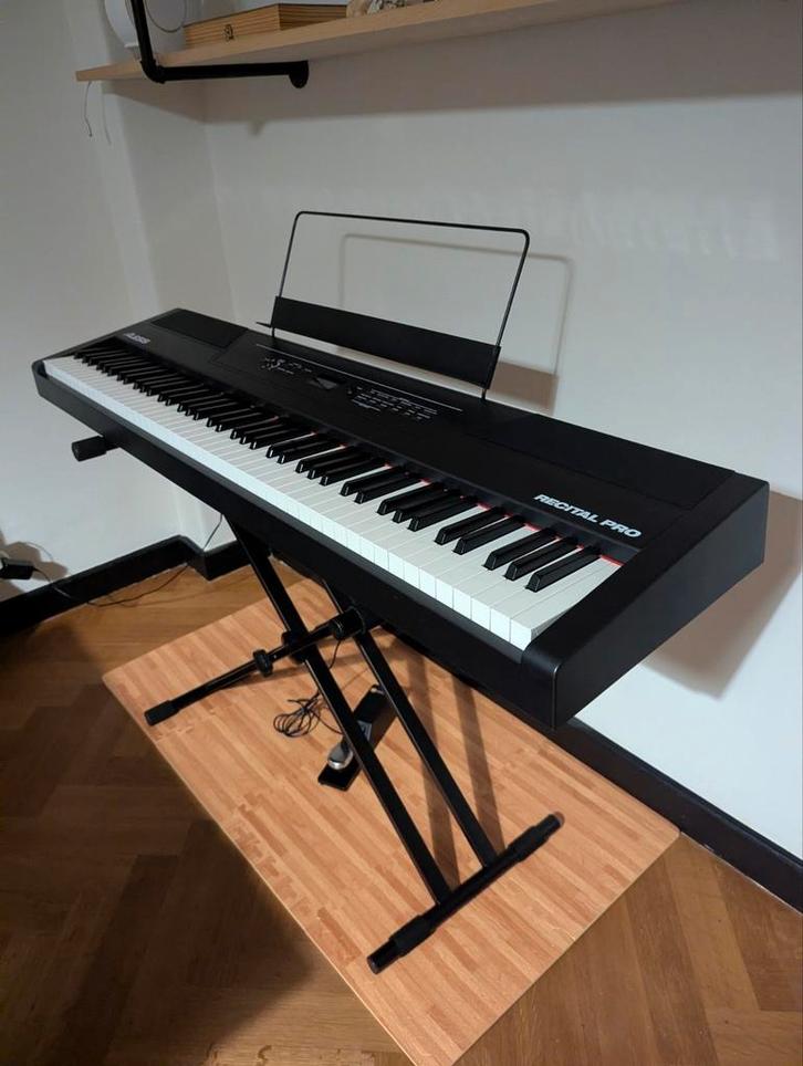 Alesis Récital Pro Bundle (+stand and pedal), Muziek en Instrumenten, Piano's, Zo goed als nieuw, Piano, Zwart, Digitaal, Ophalen