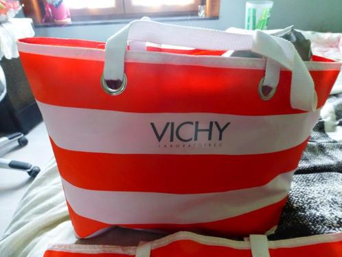 1 of 2 identieke strandtassen van Vichy 1/4 € of 2/6 €, Handtassen en Accessoires, Tassen | Damestassen, Nieuw, Ophalen of Verzenden