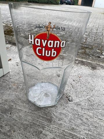 Reuzeglas Havana Club beschikbaar voor biedingen