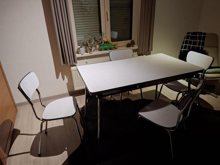 Vintage keukentafel met 4 stoelen, Huis en Inrichting, Tafels | Eettafels, Gebruikt, 50 tot 100 cm, 100 tot 150 cm, Vier personen
