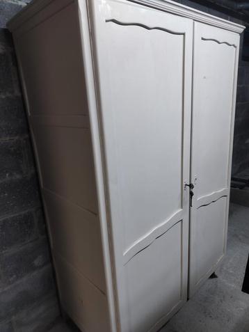 Vintage kleerkast ideaal voor baby/kinderkamer beschikbaar voor biedingen