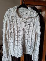Cardigan, vintage model gebreid, met strass knopen maat M, Ophalen of Verzenden, Zo goed als nieuw, Maat 38/40 (M), Wit