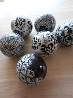 Decoratieve bollen in steen, Ophalen, Zo goed als nieuw