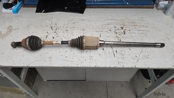 Aandrijfas rechts voorzijde BMW X5 / X6 E70 F15 E71 E72 F16  beschikbaar voor biedingen