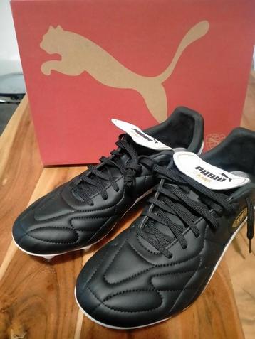 Voetbalschoenen  beschikbaar voor biedingen