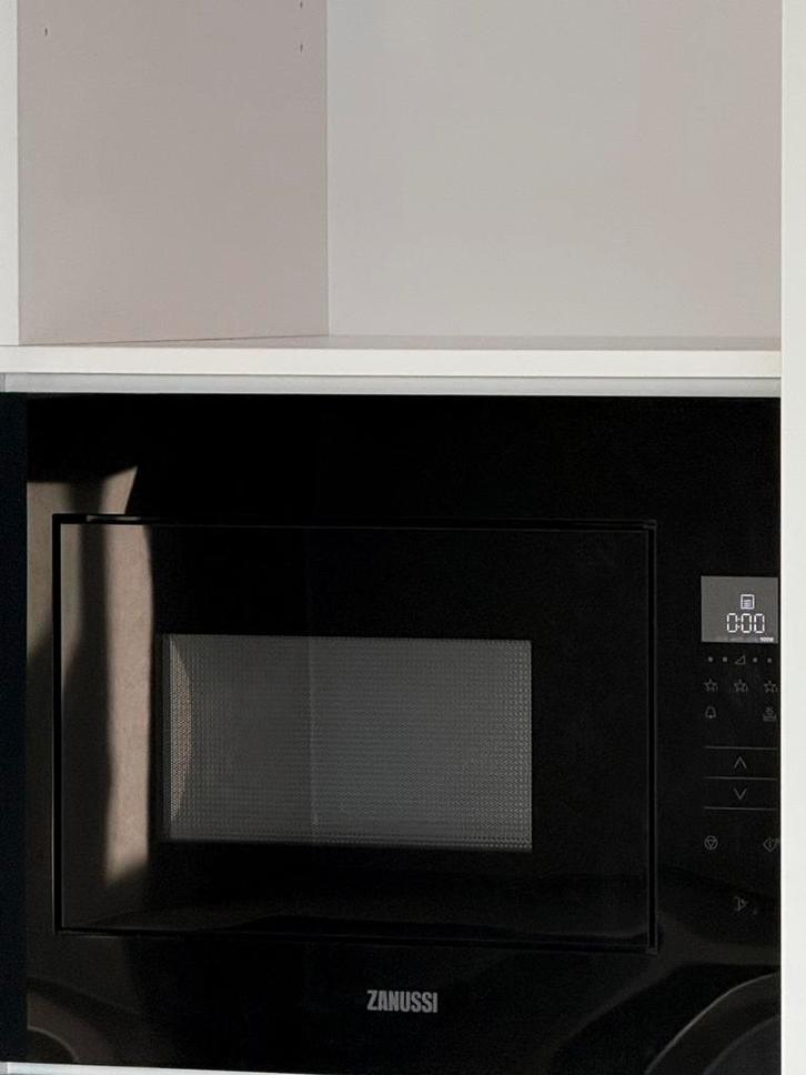 Zanussi ZMBN4SK Microgolfoven, Elektronische apparatuur, Microgolfovens, Zo goed als nieuw, Microgolfoven, Ophalen