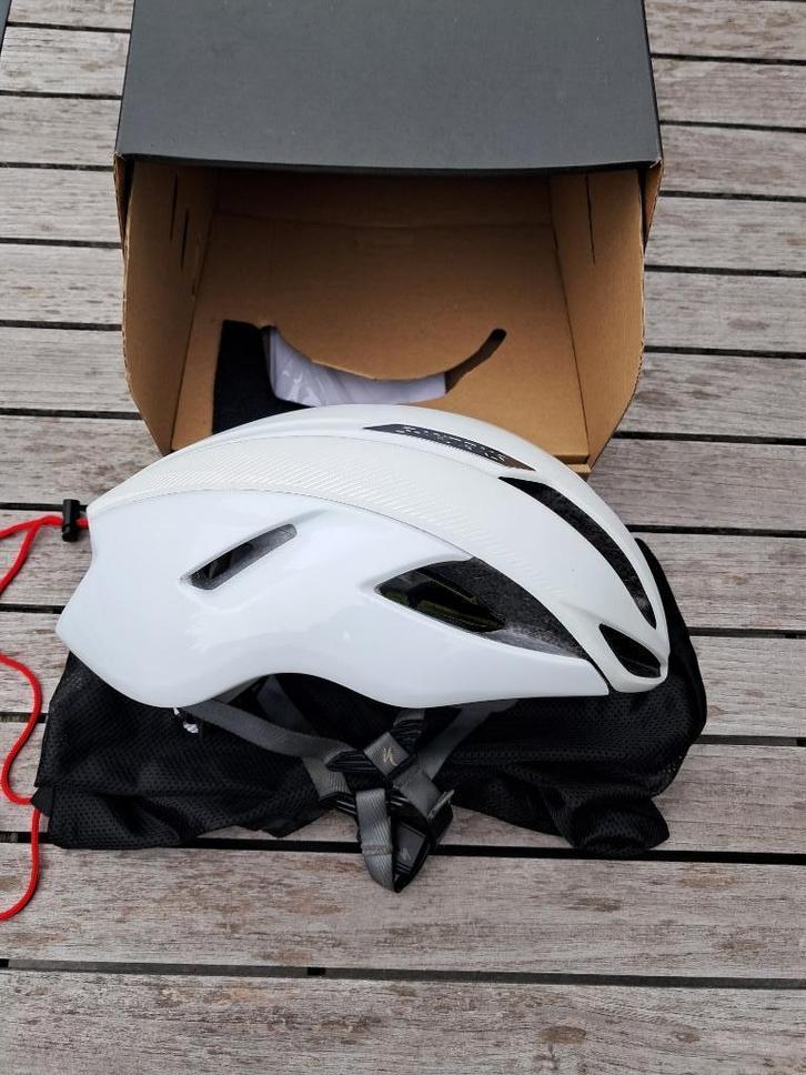 Diverse fietshelmen, Fietsen en Brommers, Fietsaccessoires | Fietshelmen, Zo goed als nieuw, Heer of Dame, Overige maten, Ophalen of Verzenden