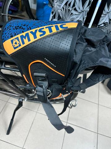 Kinder traoeze mystic noeuw nooit gebruikt beschikbaar voor biedingen