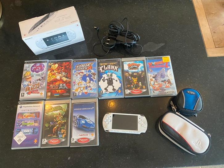 PSP-2004 slim & lite + 9 games, Games en Spelcomputers, Spelcomputers | Sony PSP, Gebruikt, PSP, Wit, Met games, Ophalen