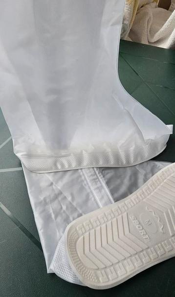 Plastieken overtrekschoenen met rits M of XL esprit, kors beschikbaar voor biedingen
