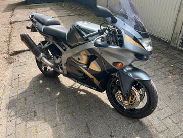 Kawasaki zx6r van 1999 met 73000 km met akrapovic demper beschikbaar voor biedingen