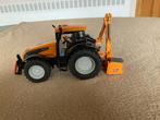 Valtra met kuhn taludmaaier, schaal 1:32, Ophalen of Verzenden, Zo goed als nieuw