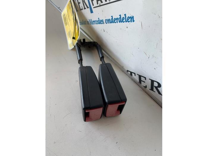 Veiligheidsgordel Insteek midden-achter van een Mercedes E-K, Auto-onderdelen, Interieur en Bekleding, Mercedes-Benz, Gebruikt