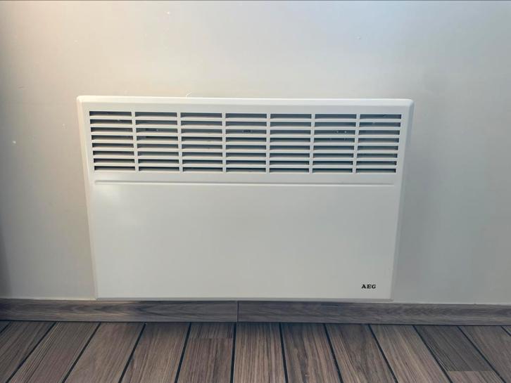 AEG Elektrische, convector verwarming (1 of 2 stuks), Doe-het-zelf en Bouw, Verwarming en Radiatoren, Gebruikt, Radiator, 800 watt of meer
