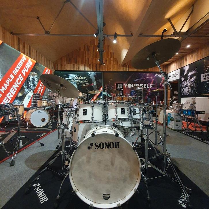 Sonor SQ1 Satin Pure White: grote set + gratis snare!, Muziek en Instrumenten, Drumstellen en Slagwerk, Zo goed als nieuw, Sonor