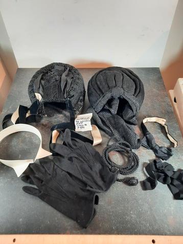 2 rouwmutsen/bonnet/dracht hoeden...  eind 19e begin 20e beschikbaar voor biedingen