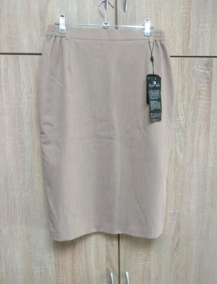 Jupe droite beige neuve, Vêtements | Femmes, Jupes, Enlèvement ou Envoi