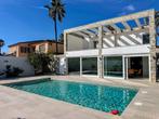 Vrijstaande villa met zwembad en garage/ strand van La Zenia, Immo, Orihuela Costa, Spanje, 236 m², Woonhuis