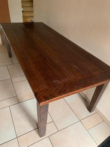 Zeer mooie massief teaken tafel beschikbaar voor biedingen