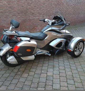 Can-Am spyder uitlaat, Tom Tom bevestplaatje plus Tom Tom.  beschikbaar voor biedingen