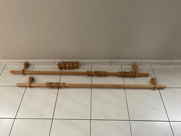 2 houten gordijnrails van 1m40. Perfecte staat  beschikbaar voor biedingen