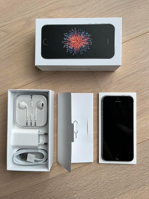 iPhone SE (1st gen.) 32Go Space Gray + Accessoires, Télécoms, Téléphonie mobile | Apple iPhone, Comme neuf, 32 GB, iPhone SE (2016)