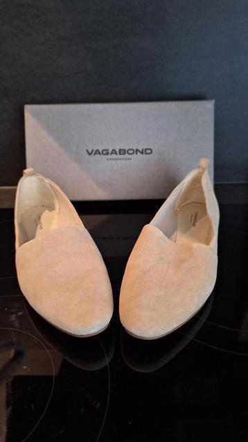 Platte schoenen beschikbaar voor biedingen